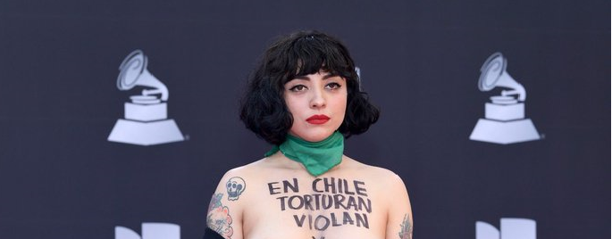 Mon Laferte levantó polémica en los Latin Grammy 2019