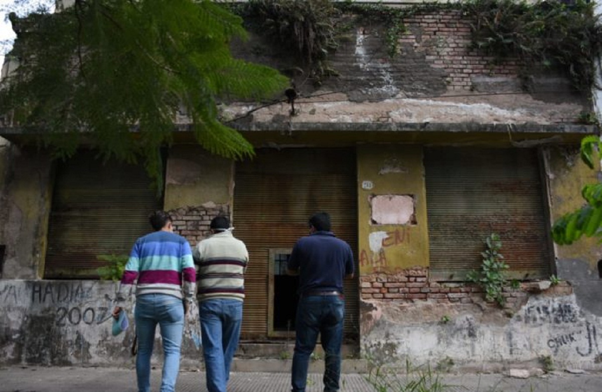 Los vecinos de Tafí Viejo denuncian una construcción abandonada.