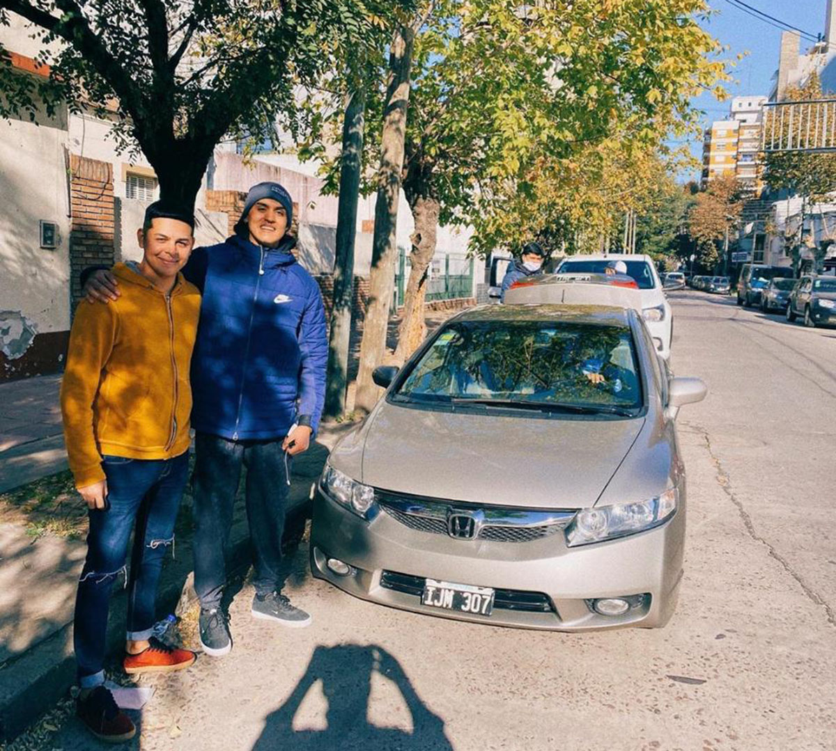 El hijo de Telchi con su nuevo auto.