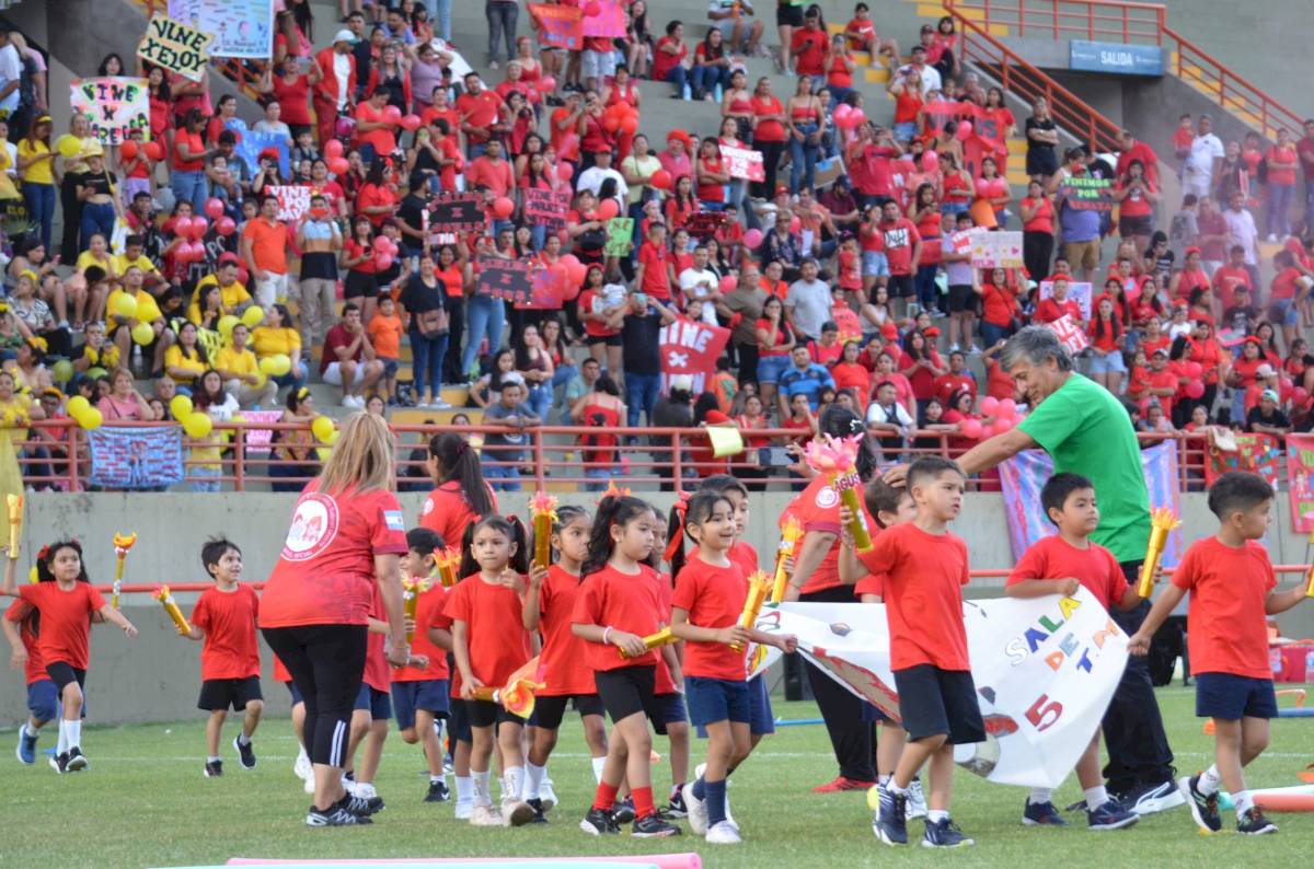 los-pequenos-del-sem-brillaron-en-el-estadio-bicentenario-con-«una-aventura-olimpica-en-el-jardin»