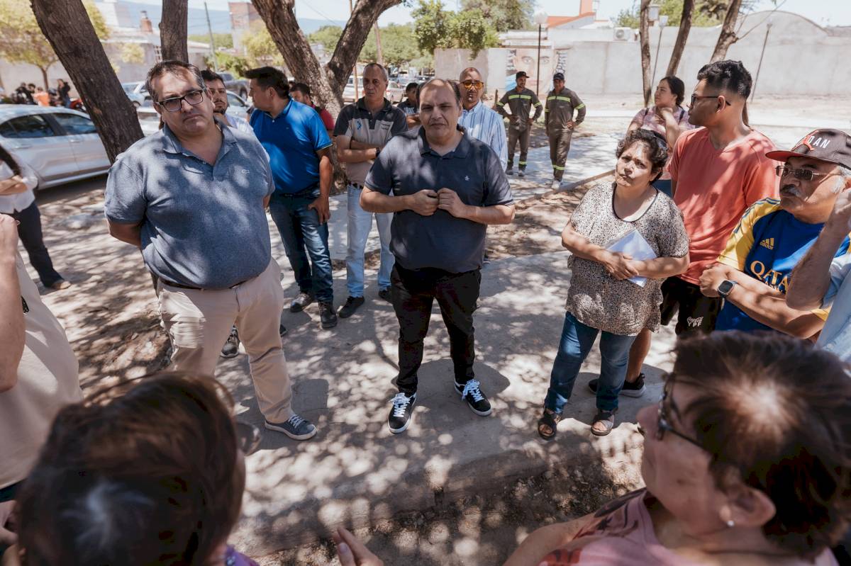 gustavo-superviso-la-obra-de-puesta-de-valor-de-la-plazoleta-wos