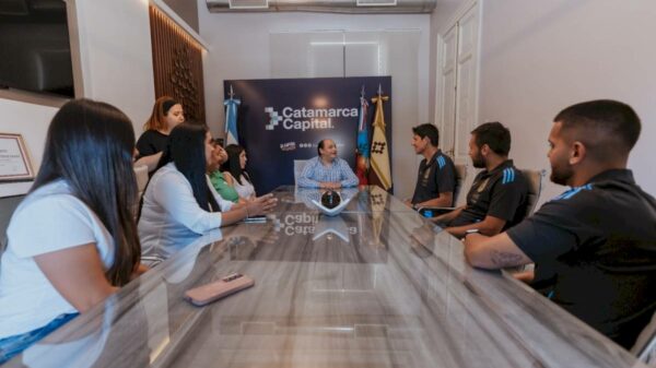 saadi-recibio-al-cuerpo-tecnico-de-la-seleccion-argentina-mayor-de-futbol-femenino