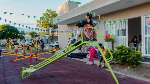 inauguracion-de-juegos-infantiles-en-la-plazoleta-de-los-colores