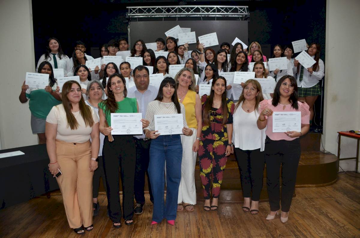 alumnos-del-sem-recibieron-sus-certificados-del-programa-“aprender-a-emprender”