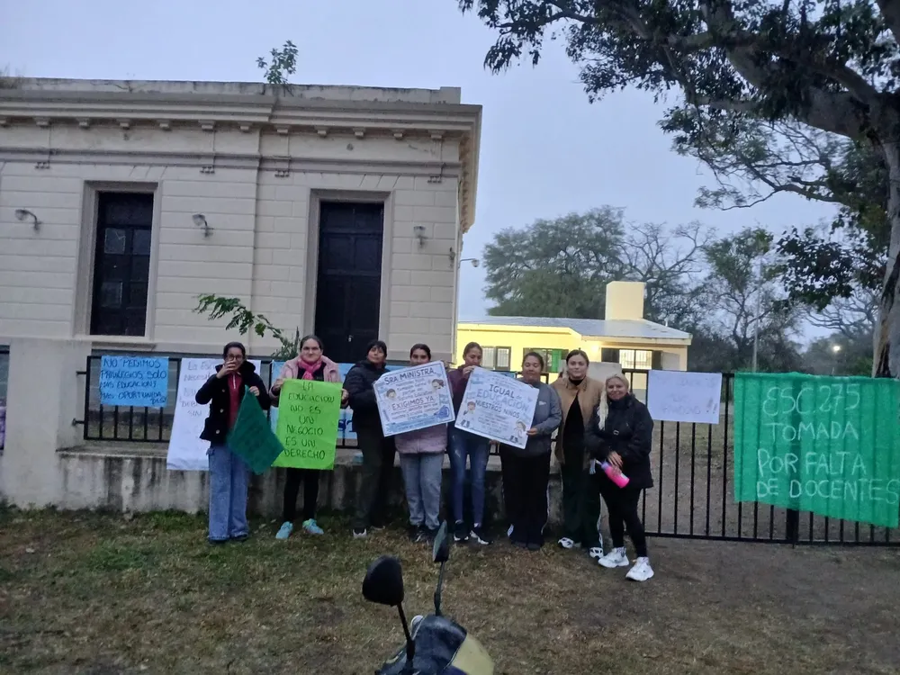 Madres tomaron una escuela en Santa Rosa y reclaman falta de docentes en Catamarca